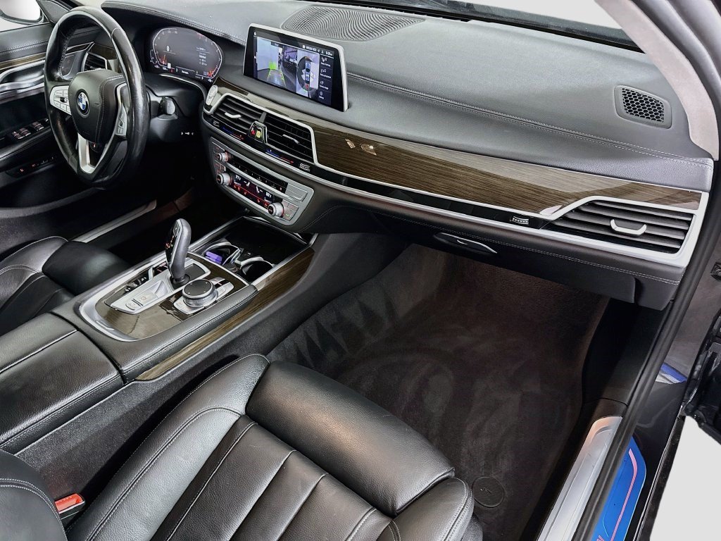Used 2022 BMW 740i RWD image 29