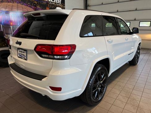 Used 2019 Jeep Grand Cherokee Altitude image 12