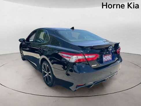 Used 2019 Toyota Camry SE FWD image 5
