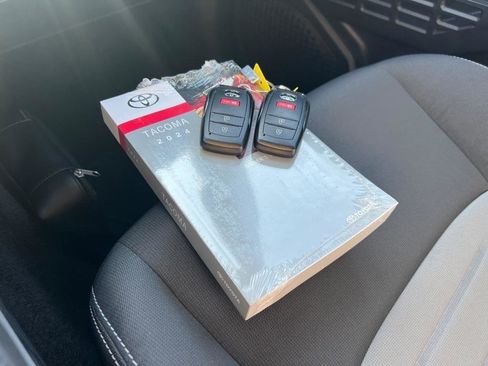 Used 2024 Toyota Tacoma TRD Off-Road image 8