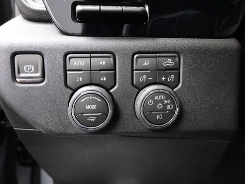 New 2026 Chevrolet Silverado 2500 LTZ w/ LTZ Premium Package AWD/4WD image 28