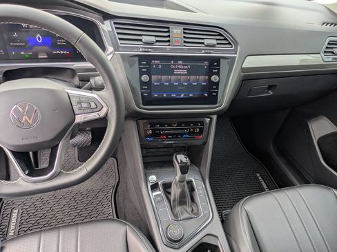 Used 2024 Volkswagen Tiguan SE w/ Panoramic Sunroof Package AWD/4WD image 22