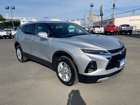 Used 2022 Chevrolet Blazer LT FWD image 2