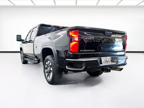 Used 2021 Chevrolet Silverado 2500 Custom w/ Custom Value Package image 5