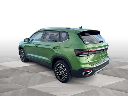 Used 2025 Volkswagen Taos SE FWD image 6