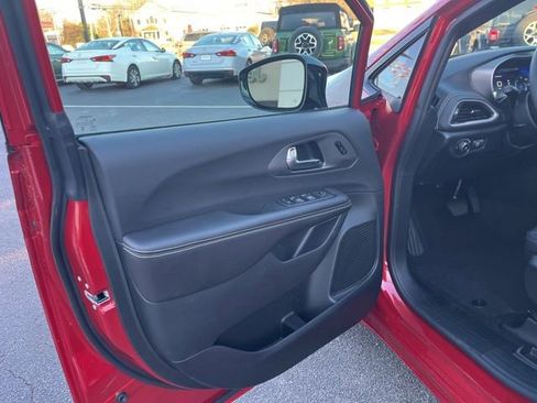 New 2026 Chrysler Pacifica Select w/ S Appearance Package image 5