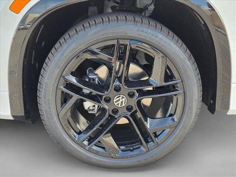 New 2026 Volkswagen Tiguan SE R-Line FWD image 10