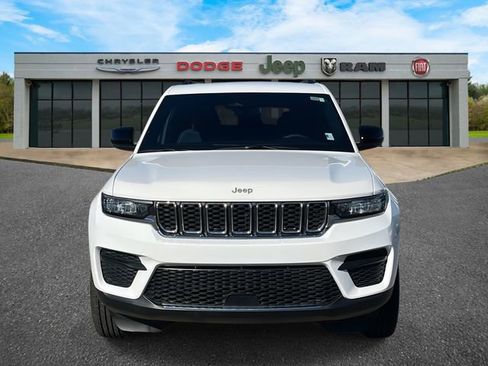 Used 2024 Jeep Grand Cherokee Laredo w/ MOPAR Finishing Package image 32