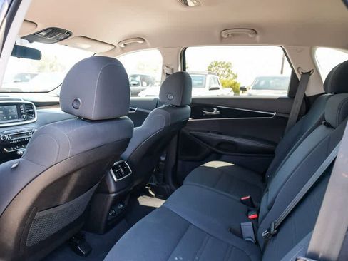Used 2019 Kia Sorento S FWD image 18
