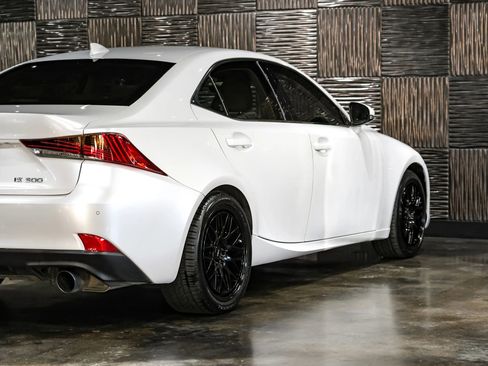 Used 2018 Lexus IS 300 w/ Comfort Package image 12
