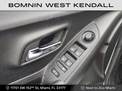 Used 2022 Chevrolet Trax LT w/ LT Convenience Package image 21