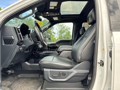 Used 2022 Ford F250 Lariat w/ Black Appearance Package AWD/4WD image 21