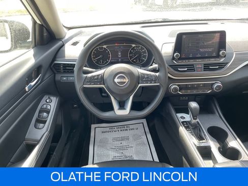 Used 2025 Nissan Altima 2.5 SV image 23