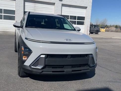 Used 2025 Hyundai Kona SEL image 4