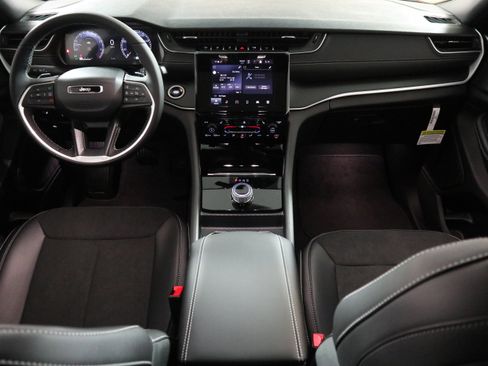 New 2025 Jeep Grand Cherokee L Altitude image 16