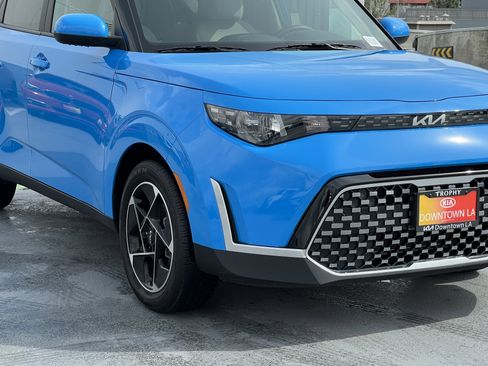 Certified 2025 Kia Soul EX image 11
