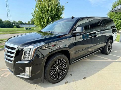 Used 2015 Cadillac Escalade ESV Premium AWD/4WD image 4