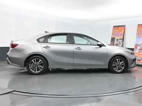 Used 2023 Kia Forte LXS FWD image 4