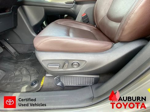 Used 2024 Toyota Sienna Platinum AWD/4WD image 35