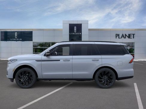 New 2025 Lincoln Navigator Reserve w/ Jet Appearance Package image 3