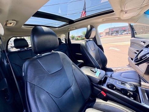 Used 2019 Ford Edge Titanium w/ Equipment Group 301A AWD/4WD image 33
