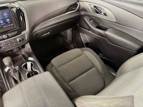 Used 2022 Chevrolet Traverse LT FWD image 26