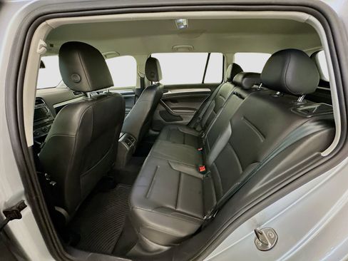 Used 2017 Volkswagen Golf S image 28