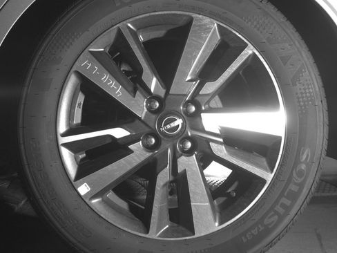 Used 2025 Nissan Versa SV FWD image 14