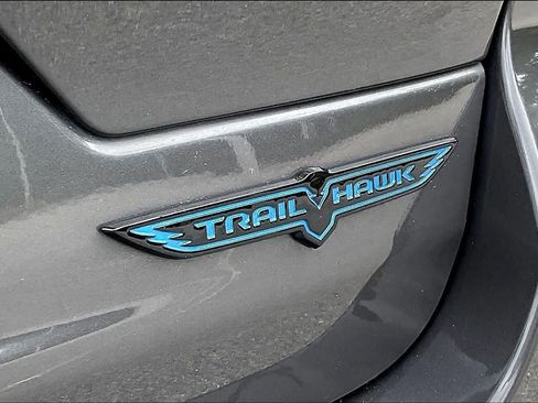 Used 2022 Jeep Grand Cherokee Trailhawk AWD/4WD image 19