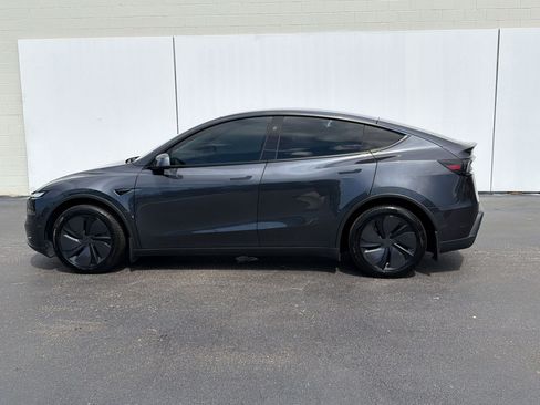 Used 2026 Tesla Model Y AWD image 2