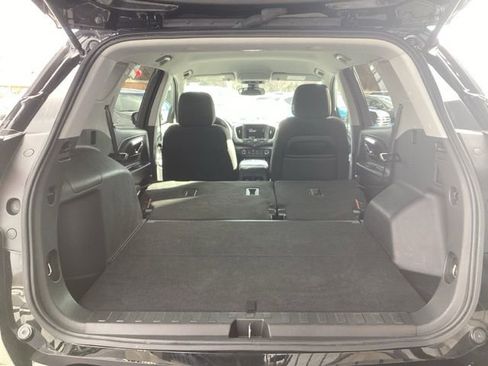 Used 2024 GMC Terrain SLE image 9