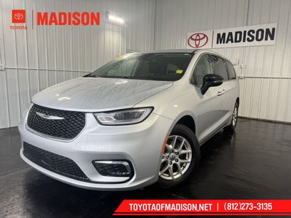 Used 2024 Chrysler Pacifica Touring-L