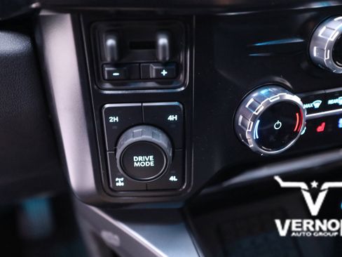 New 2026 Ford F250 Lariat w/ Black Appearance Package image 24