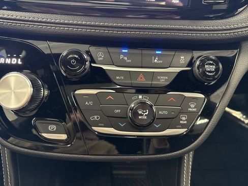 New 2027 Chrysler Pacifica Limited AWD/4WD image 45