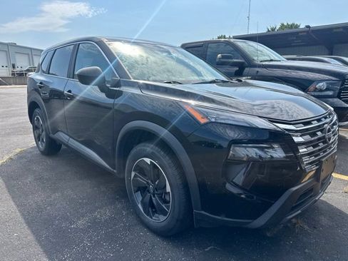Used 2025 Nissan Rogue SV AWD/4WD image 2
