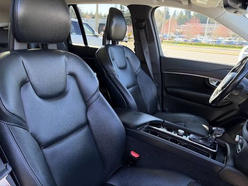 Used 2020 Volvo XC90 T5 Momentum image 16
