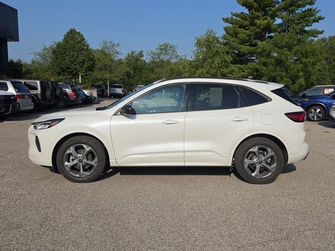 Used 2024 Ford Escape ST-Line w/ Tech Pack #1 FWD image 4
