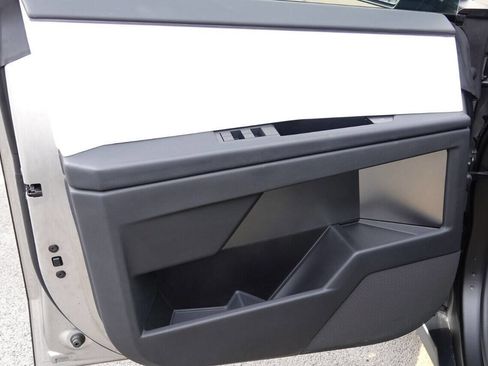 Used 2024 Tesla Cybertruck AWD Crew Cab image 89