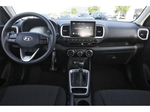 Used 2026 Hyundai Venue SE FWD image 11