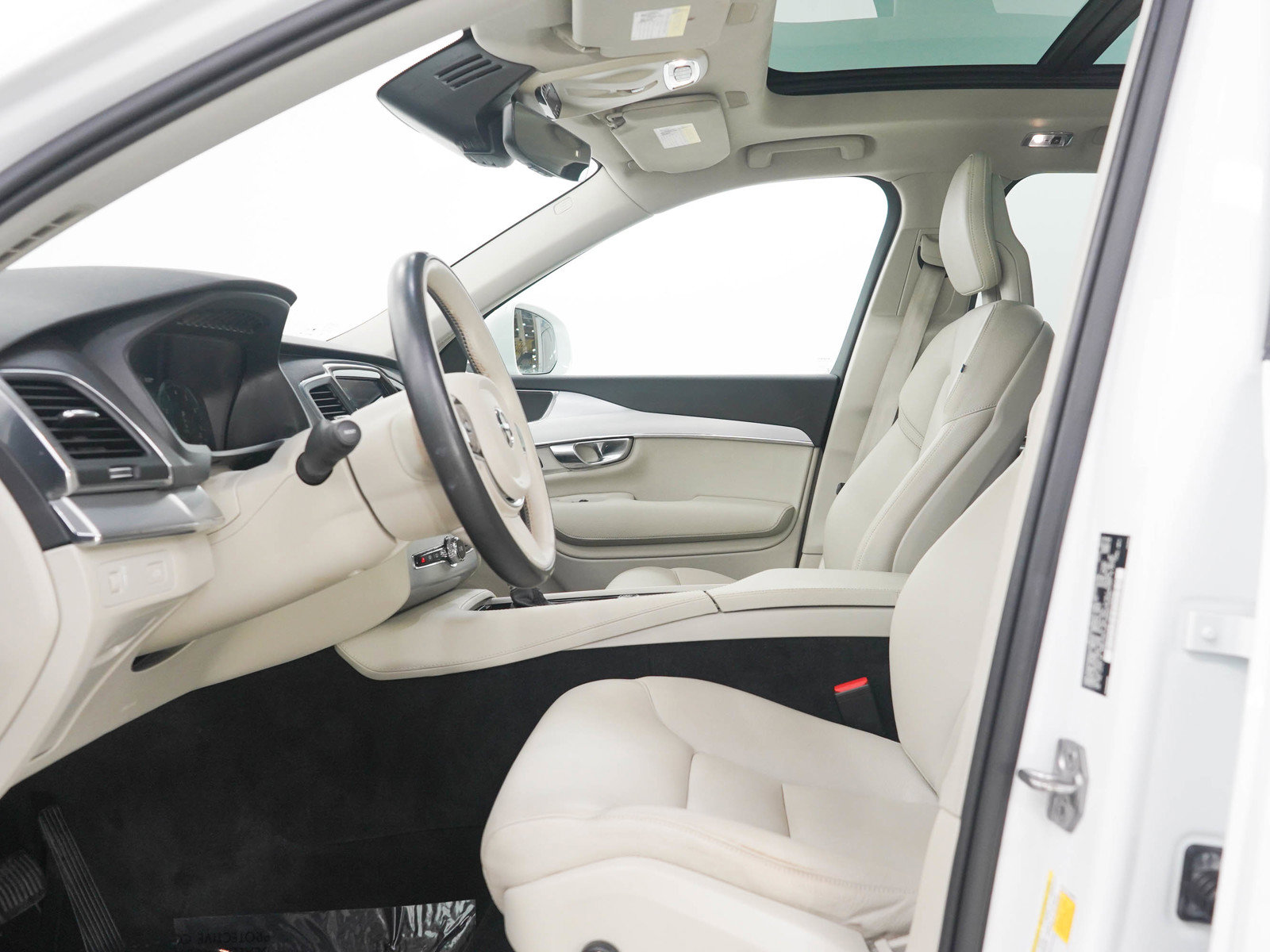 Used 2018 Volvo XC90 T6 Momentum w/ Convenience Package AWD/4WD image 25