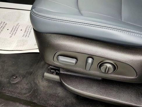 Used 2023 Buick Enclave Essence w/ Sport Touring Edition image 11