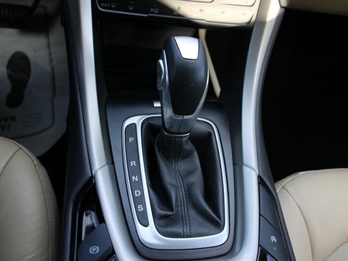 Used 2014 Ford Fusion SE w/ Equipment Group 202A image 8