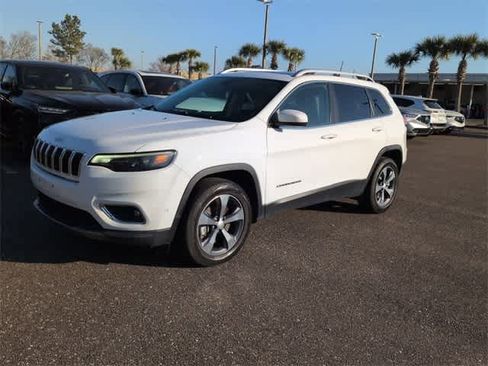 Used 2019 Jeep Cherokee Limited w/ Luxury Group image 4