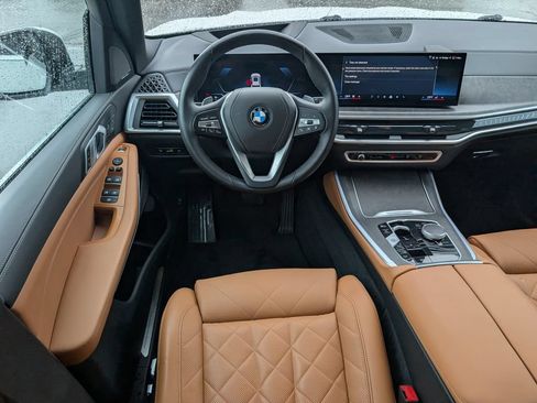 Used 2024 BMW X5 xDrive40i w/ Premium Package AWD/4WD image 3