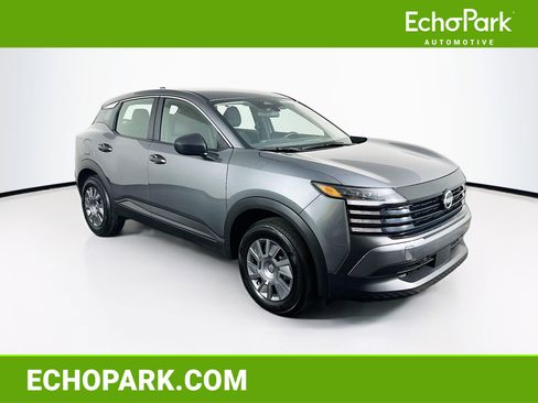 Used 2025 Nissan Kicks S image 1