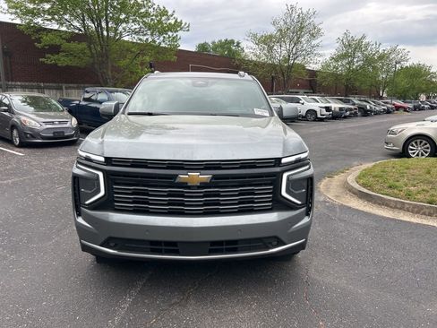 Used 2025 Chevrolet Suburban High Country AWD/4WD image 8