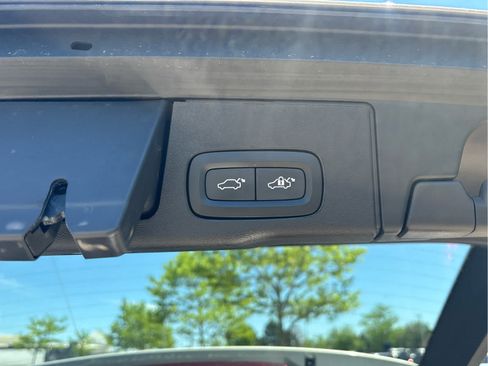 Used 2025 Volvo XC60 B5 Plus AWD/4WD image 7