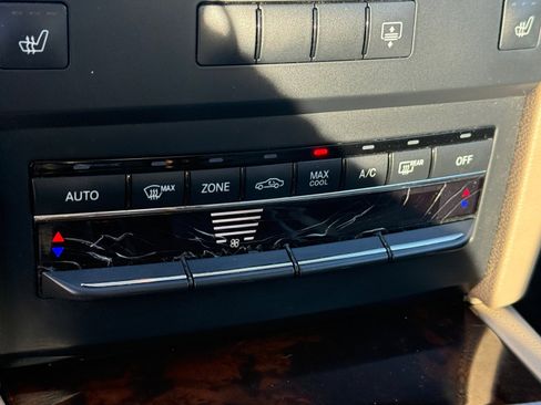 Used 2013 Mercedes-Benz E 350 4MATIC Coupe image 20