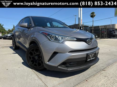 Used 2018 Toyota C-HR XLE FWD image 1