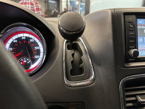 Used 2018 Dodge Grand Caravan SE w/ UConnect Hands-Free Group FWD image 16